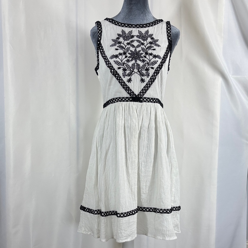 Nicole Miller White  Dress with Black Embroidery